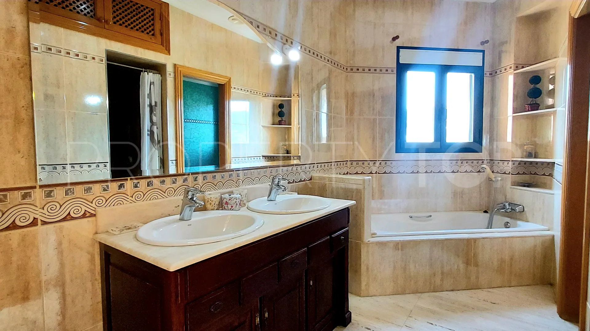 For sale 5 bedrooms villa in Calpe