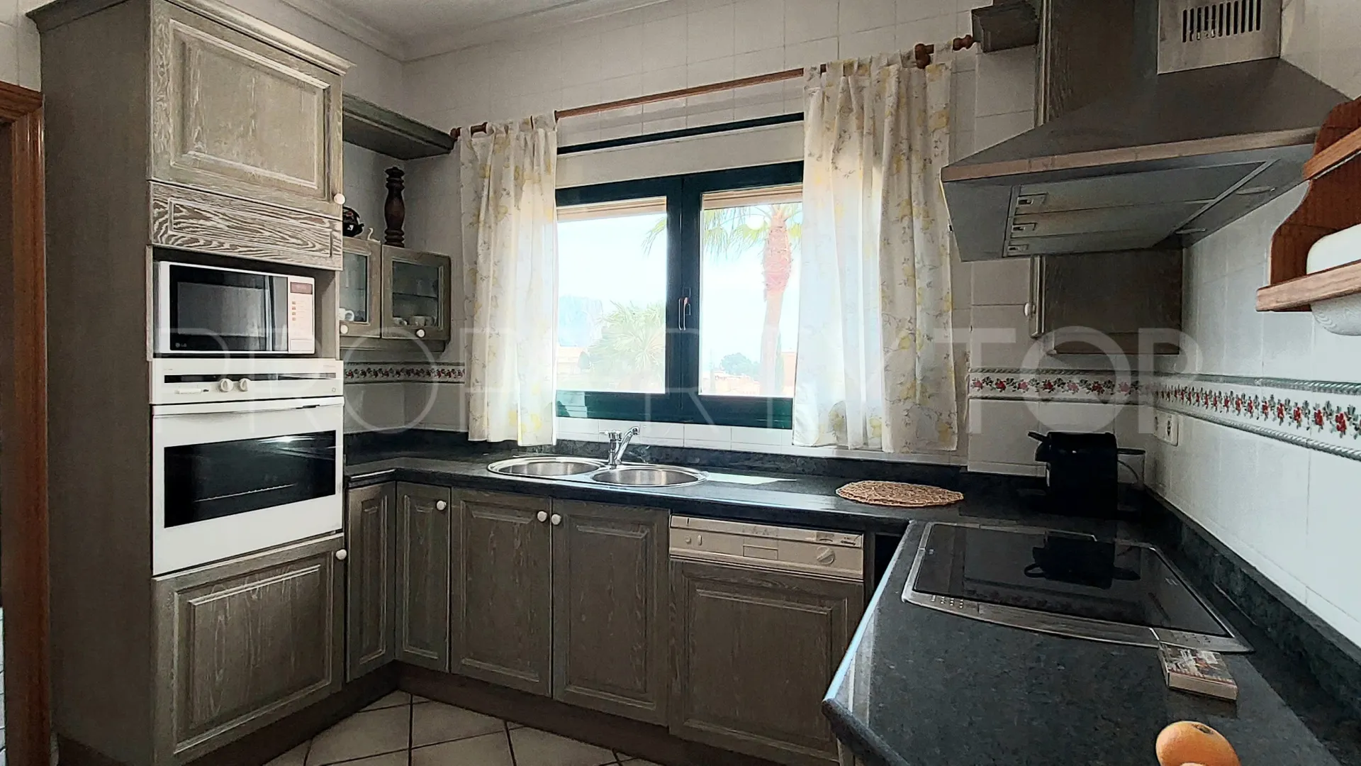 For sale 5 bedrooms villa in Calpe