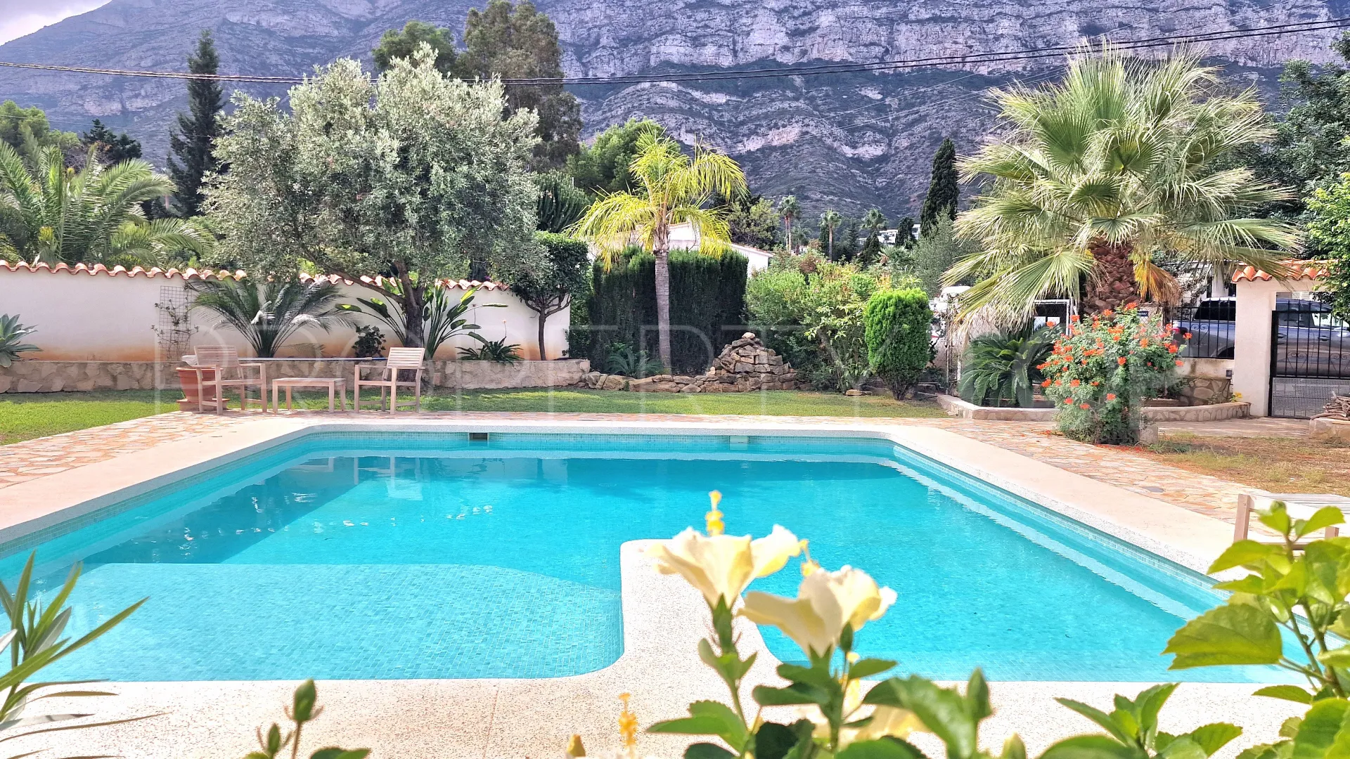 For sale Les Rotes 8 bedrooms commercial premises