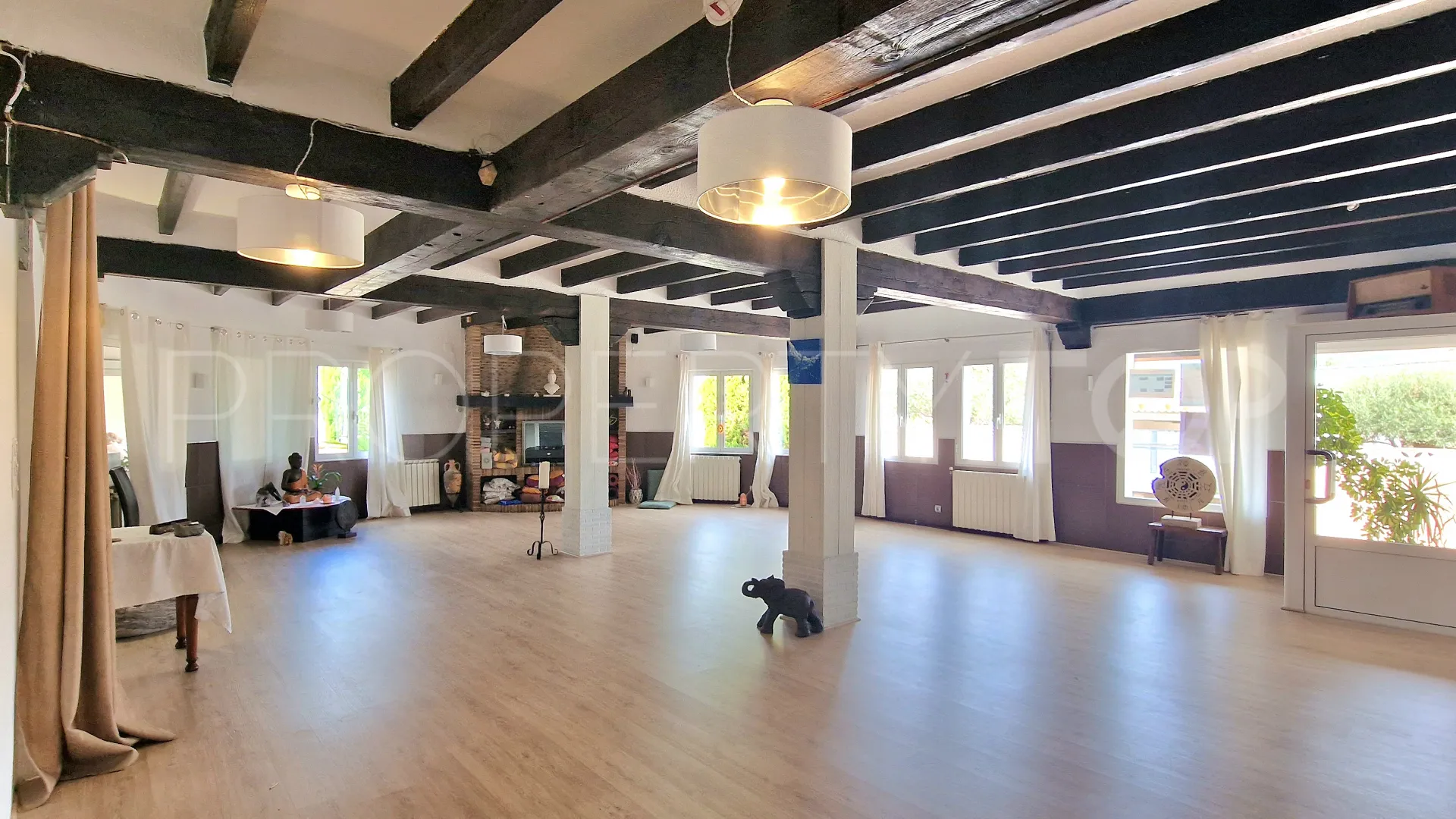 For sale Les Rotes 8 bedrooms commercial premises
