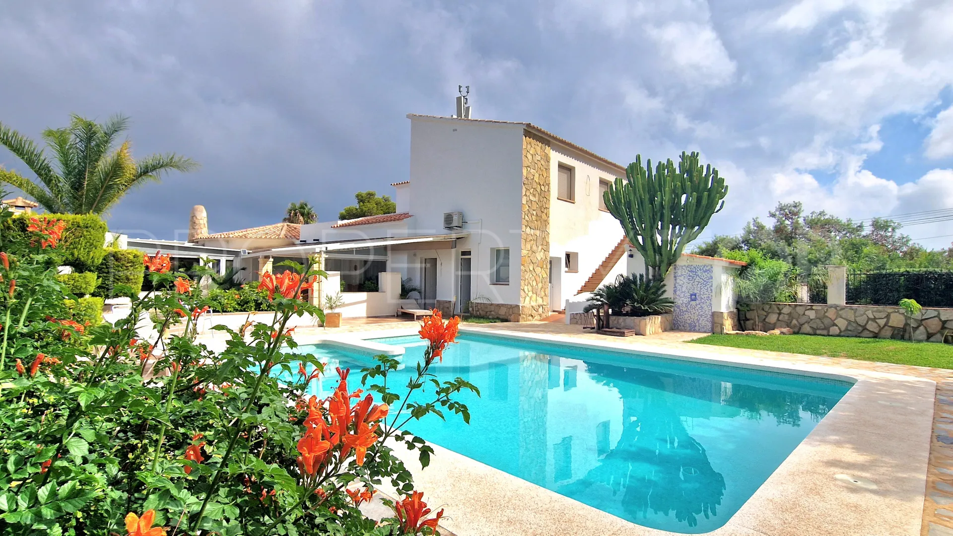 For sale Les Rotes 8 bedrooms commercial premises
