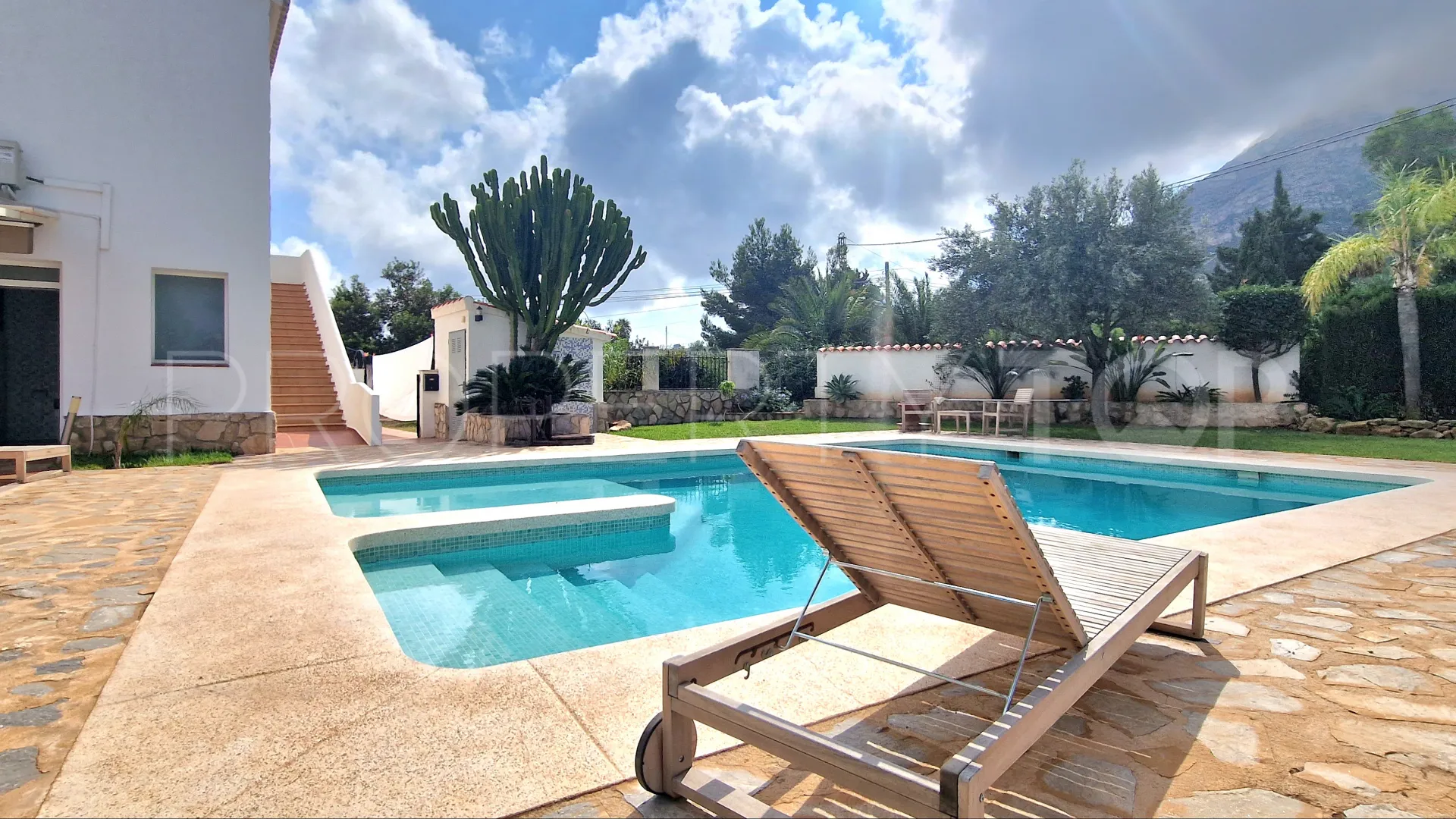 For sale Les Rotes 8 bedrooms commercial premises