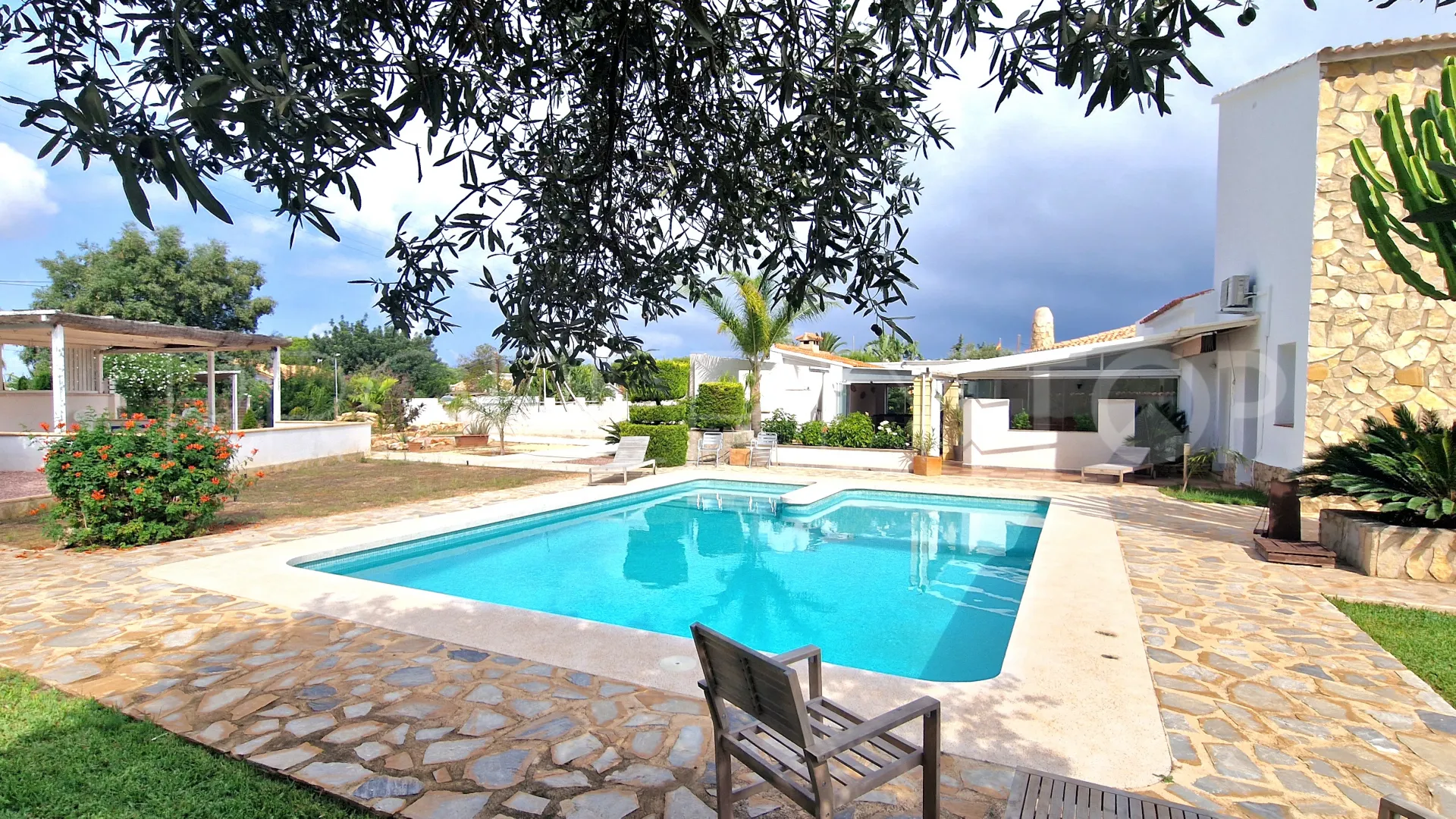 For sale Les Rotes 8 bedrooms commercial premises