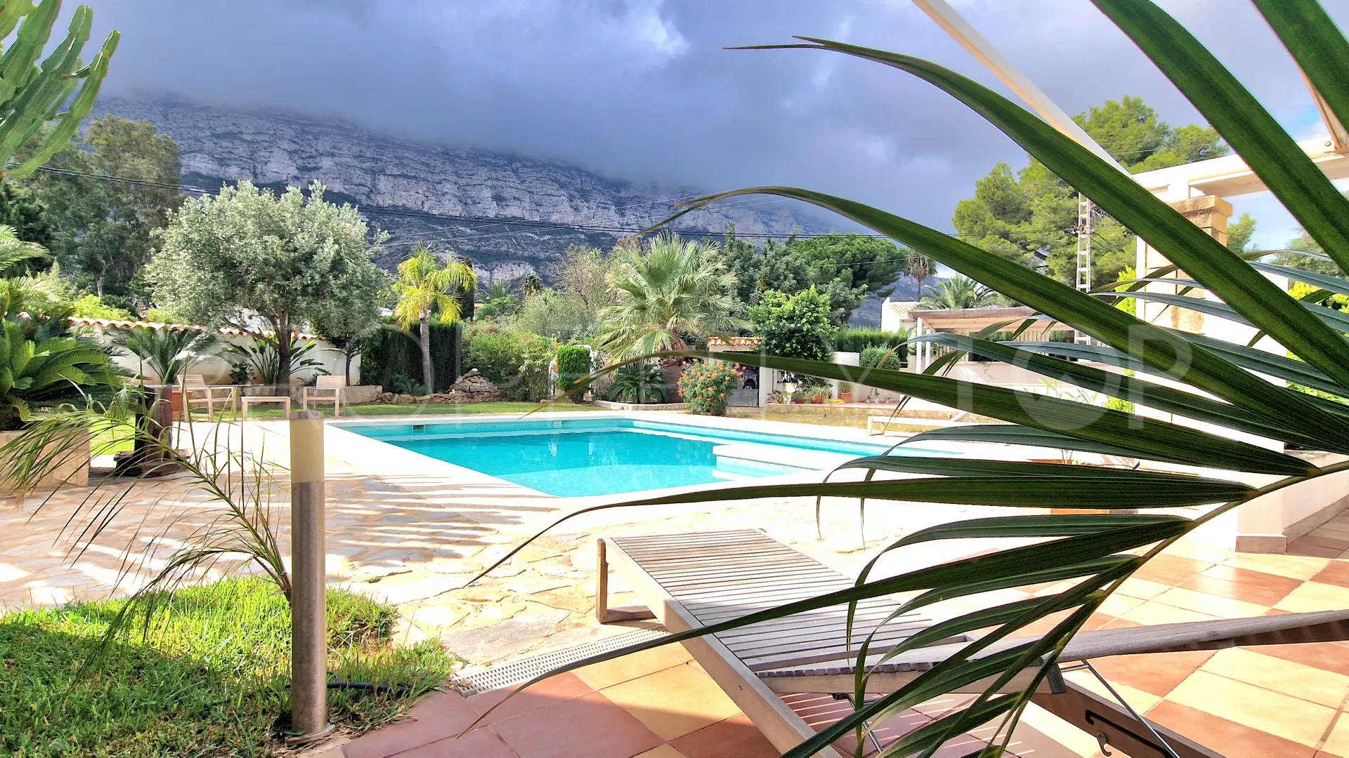 For sale Les Rotes 8 bedrooms commercial premises