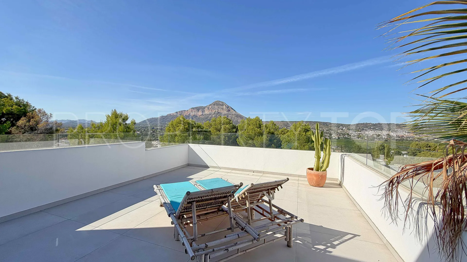 For sale villa in Jávea with 4 bedrooms
