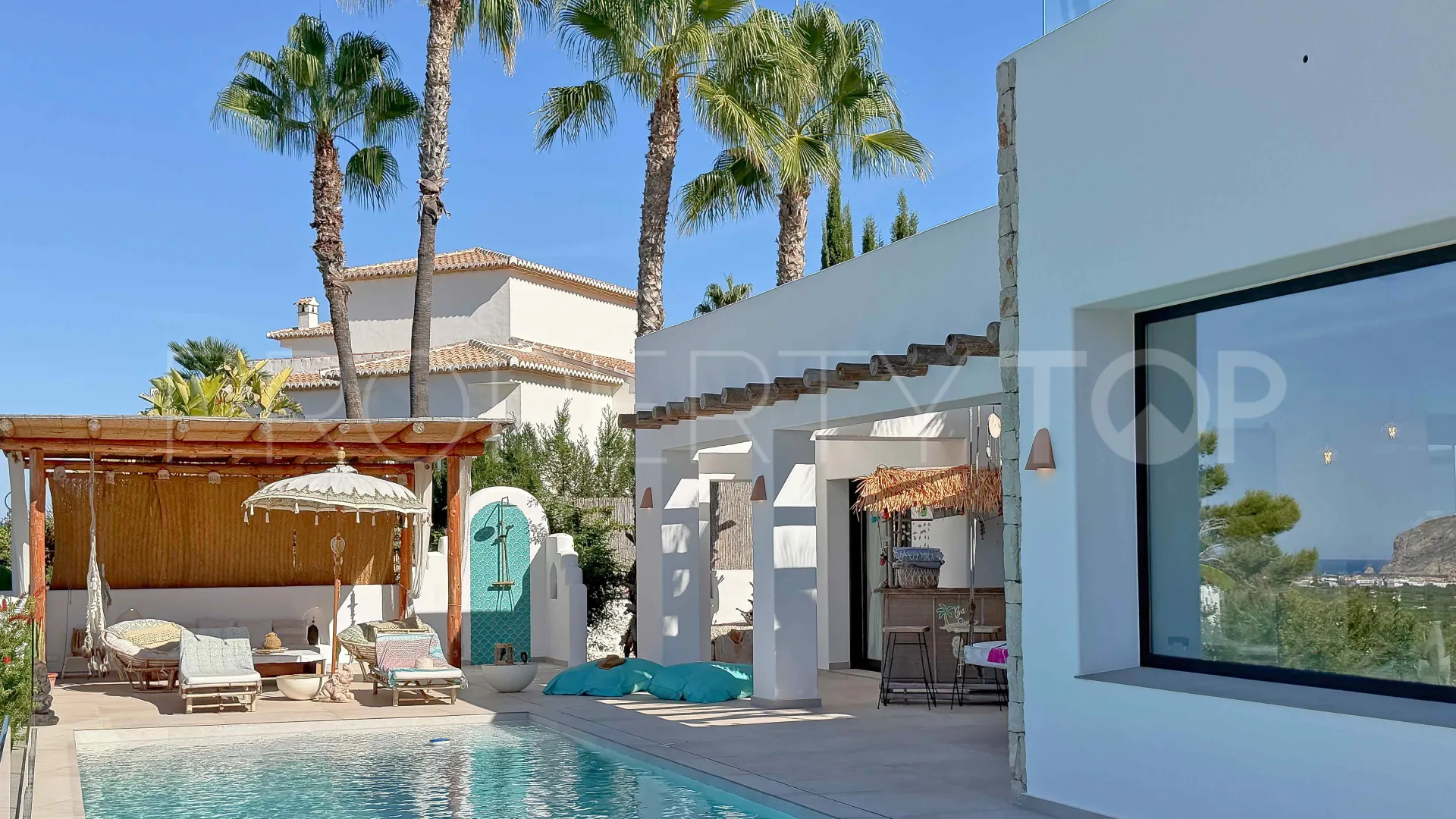 For sale villa in Jávea with 4 bedrooms