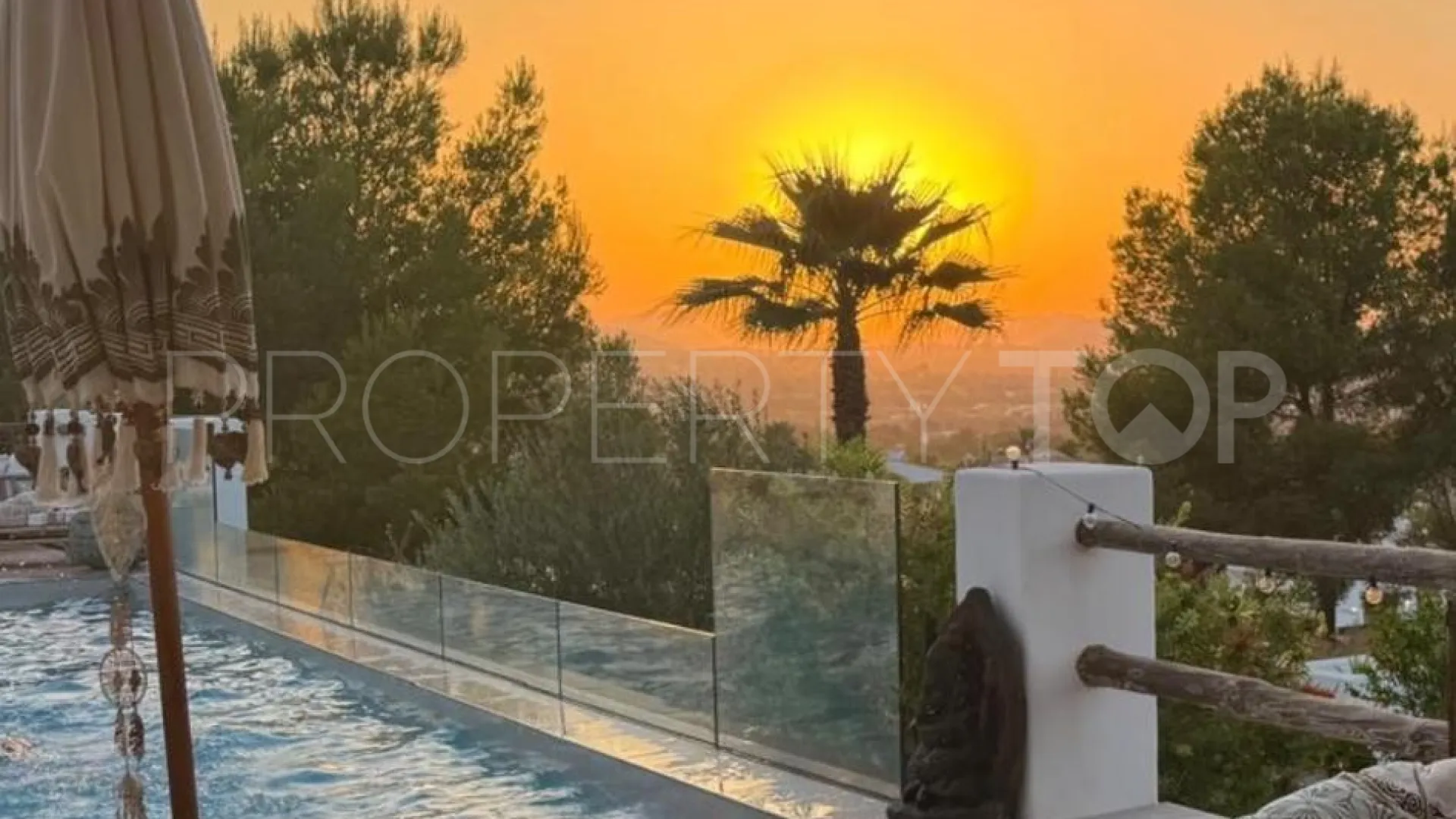 For sale villa in Jávea with 4 bedrooms