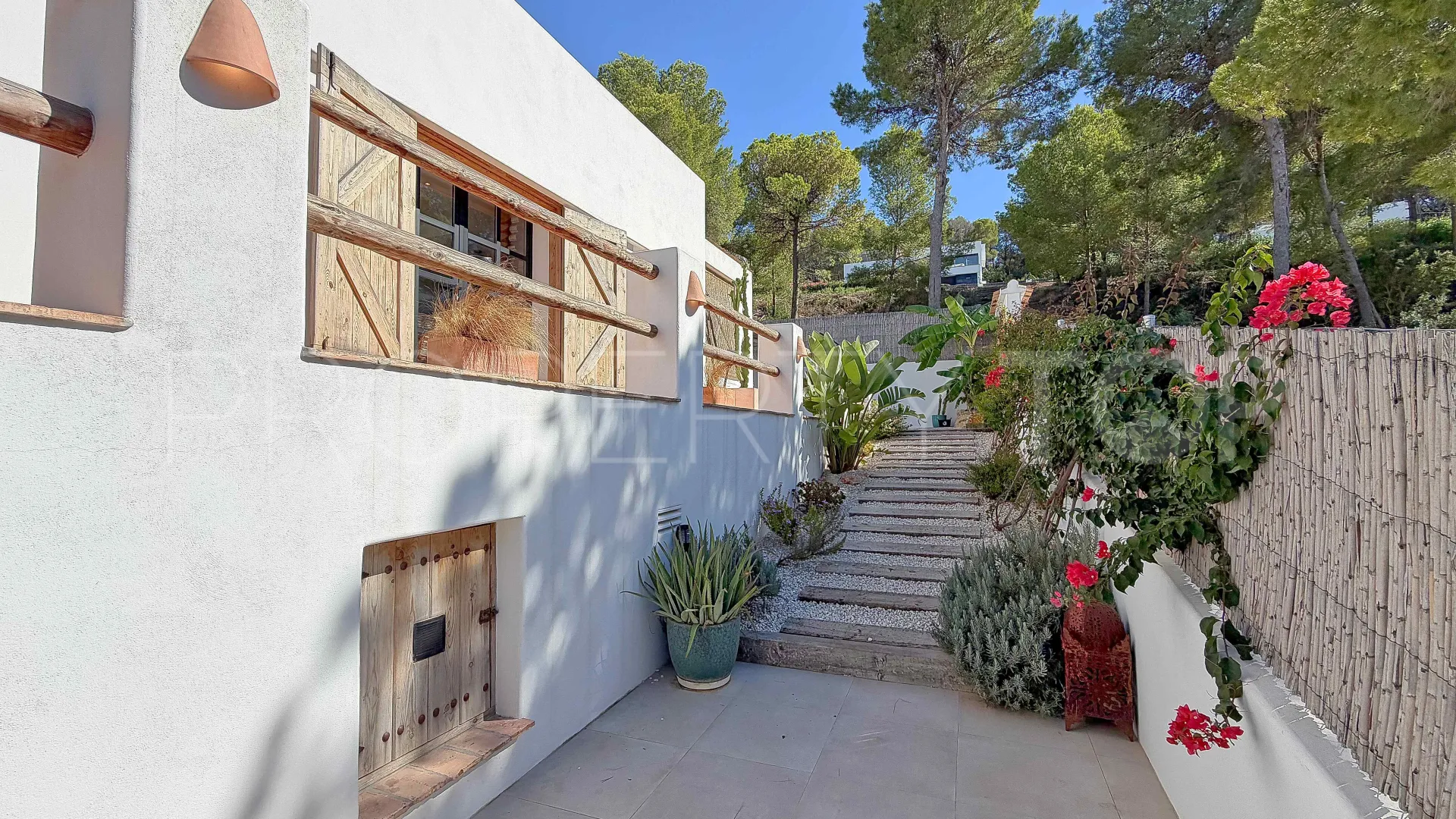 For sale villa in Jávea with 4 bedrooms