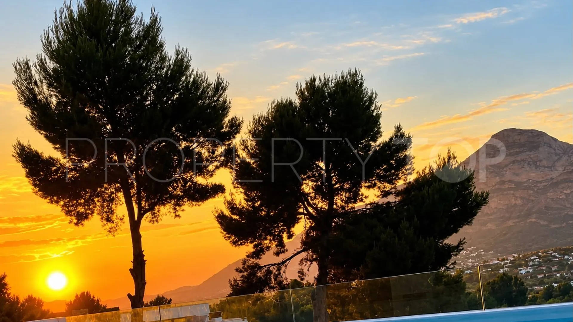 For sale villa in Jávea with 4 bedrooms