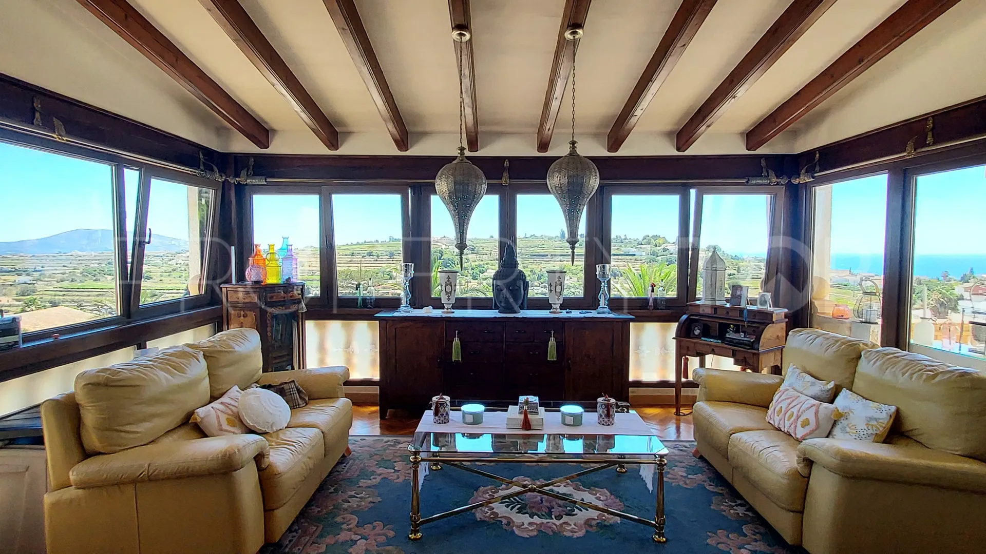 Se vende villa en Benimarco de 7 dormitorios