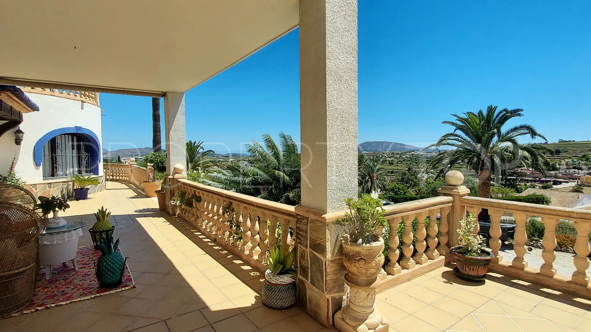 Se vende villa en Benimarco de 7 dormitorios