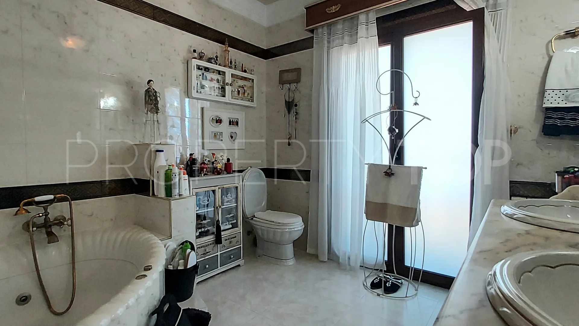 Se vende villa en Benimarco de 7 dormitorios