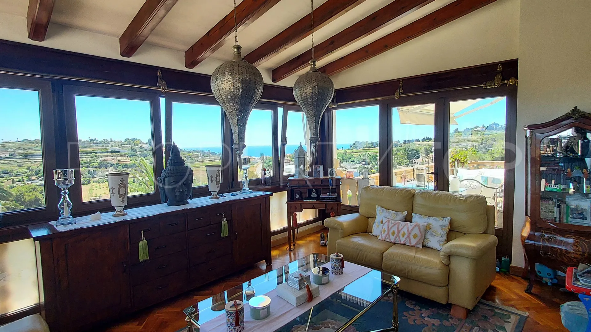 Se vende villa en Benimarco de 7 dormitorios