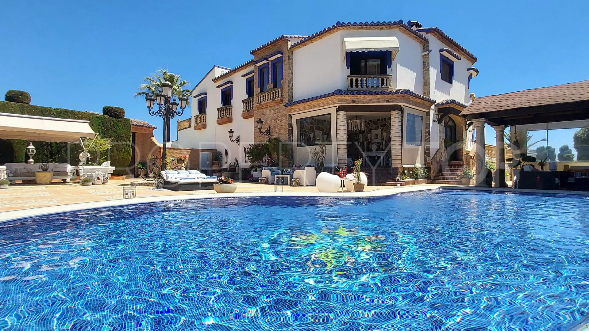 Se vende villa en Benimarco de 7 dormitorios
