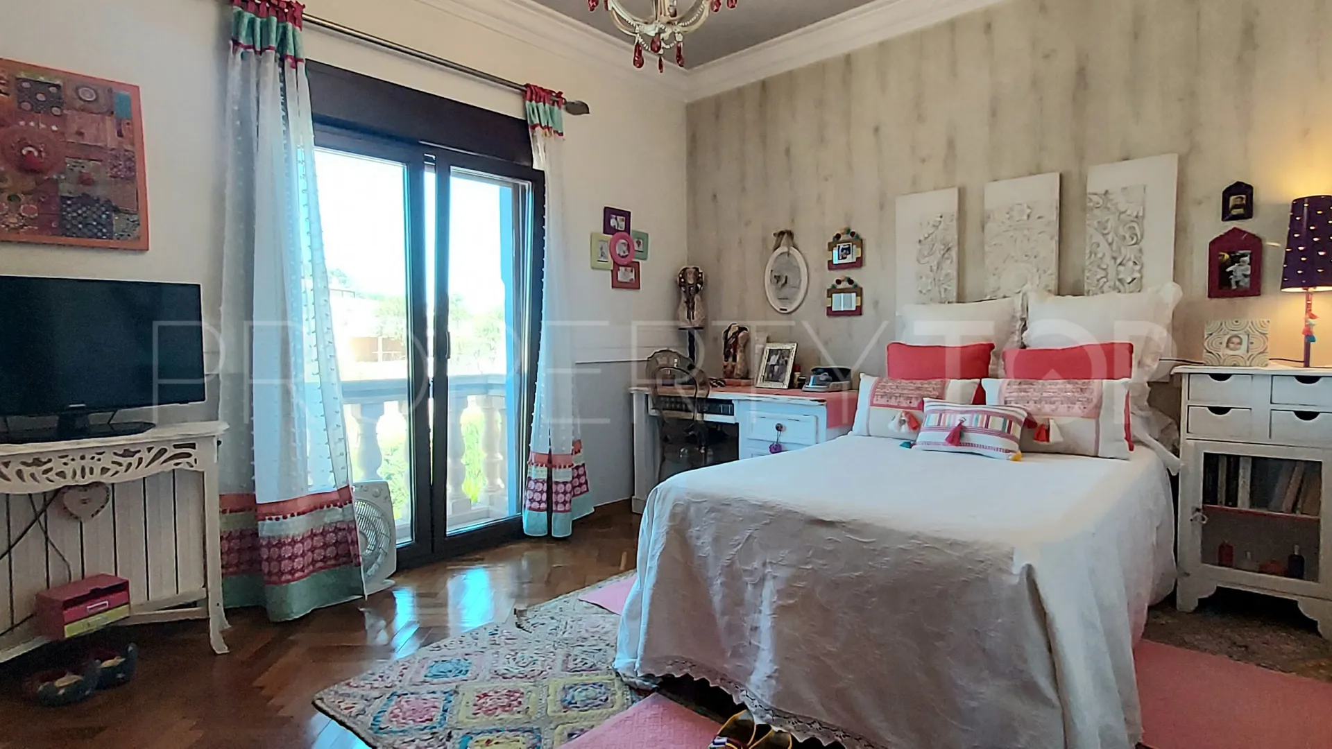 Se vende villa en Benimarco de 7 dormitorios