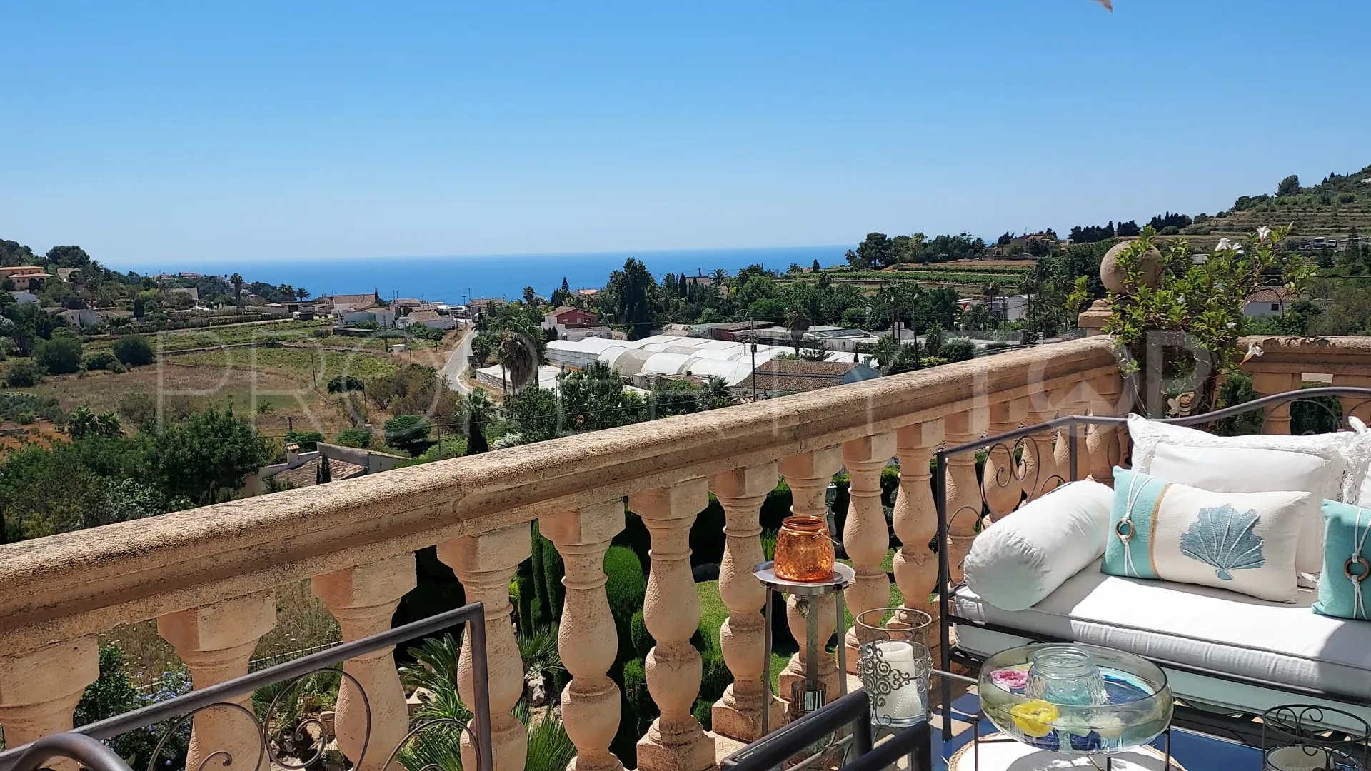 Se vende villa en Benimarco de 7 dormitorios