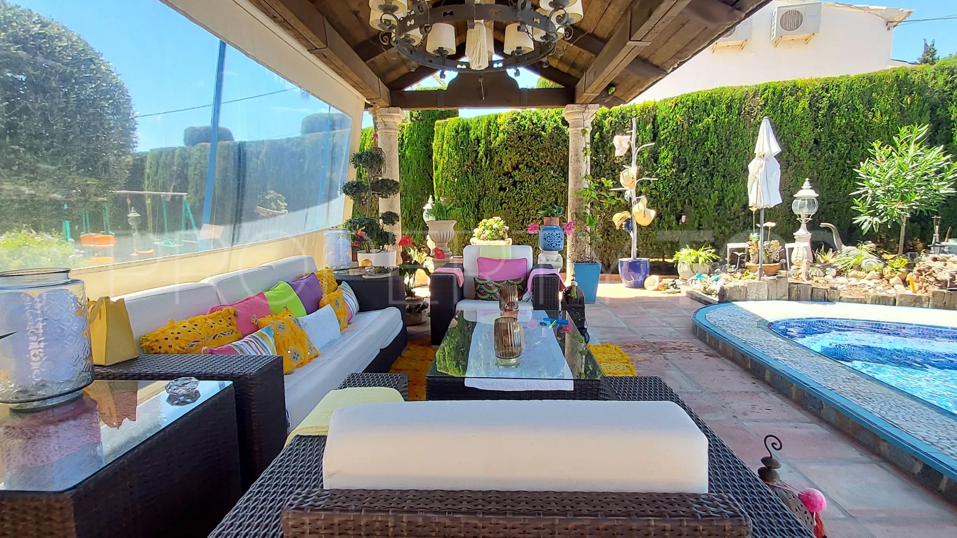 Se vende villa en Benimarco de 7 dormitorios