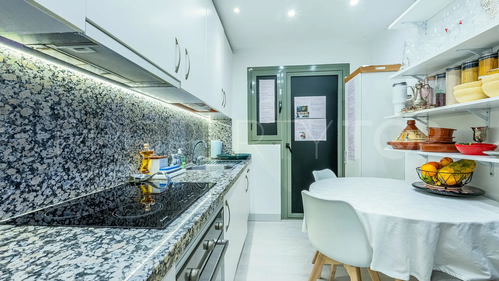Benatalaya, apartamento planta baja en venta con 2 dormitorios