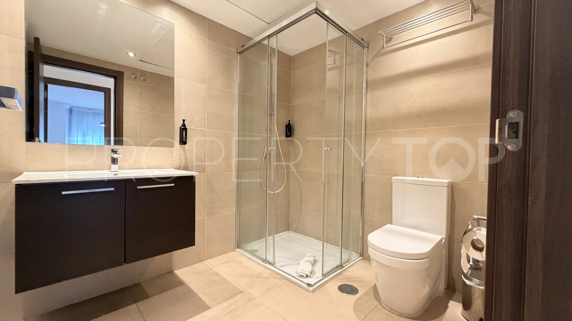 Buy apartment with 3 bedrooms in San Pedro Playa