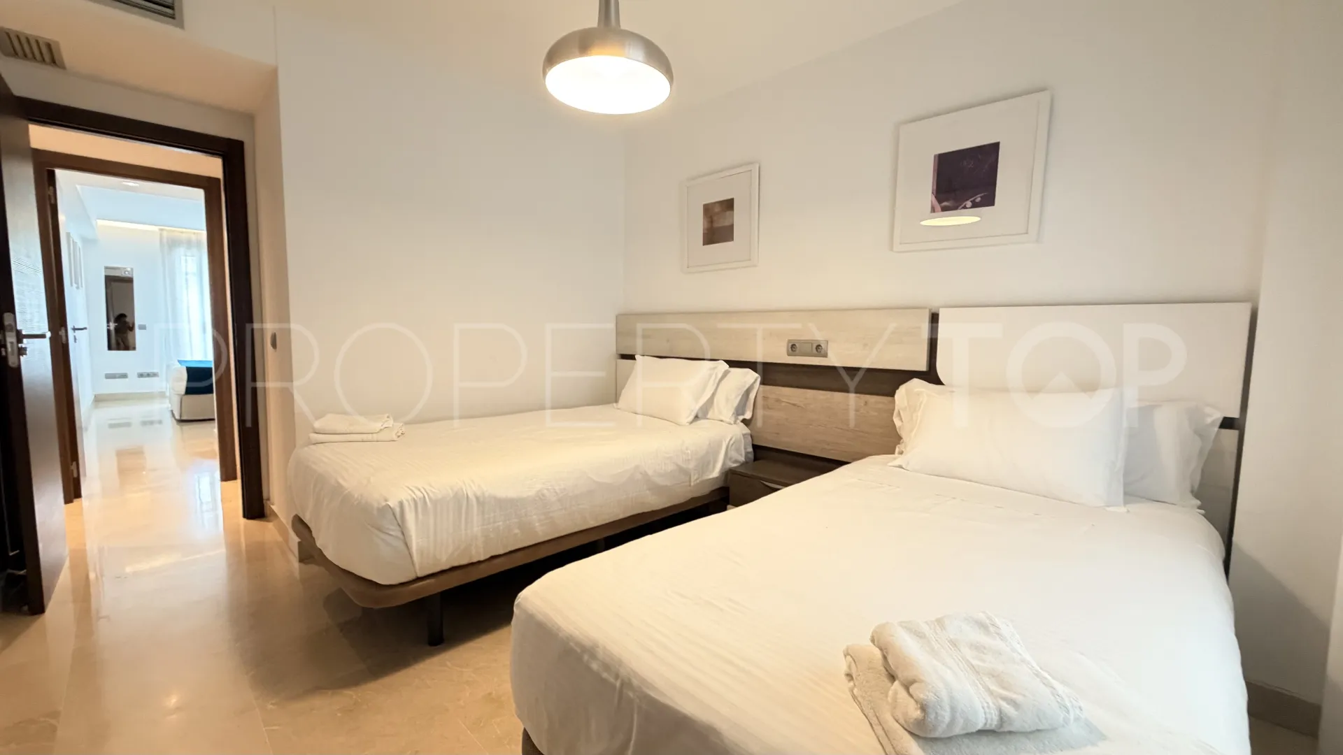 Buy apartment with 3 bedrooms in San Pedro Playa