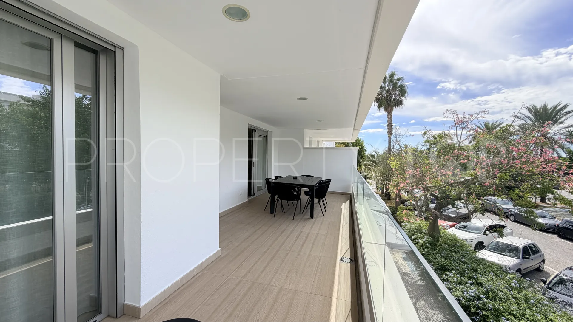 Buy apartment with 3 bedrooms in San Pedro Playa