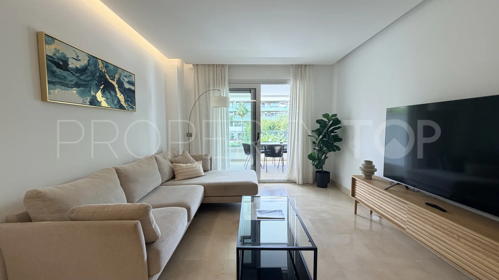 Buy apartment with 3 bedrooms in San Pedro Playa