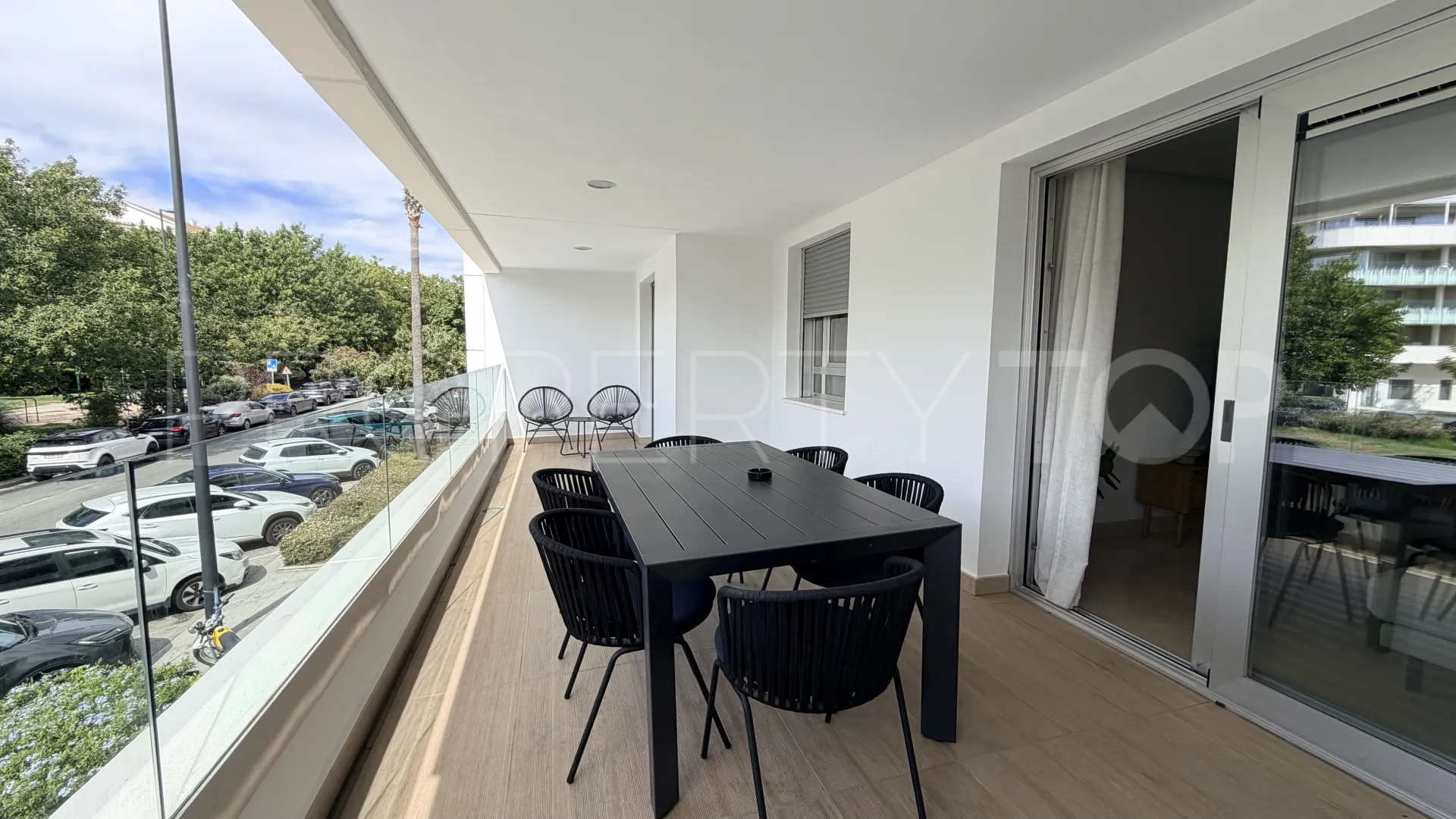Buy apartment with 3 bedrooms in San Pedro Playa