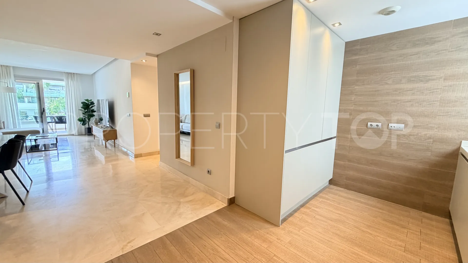 Buy apartment with 3 bedrooms in San Pedro Playa