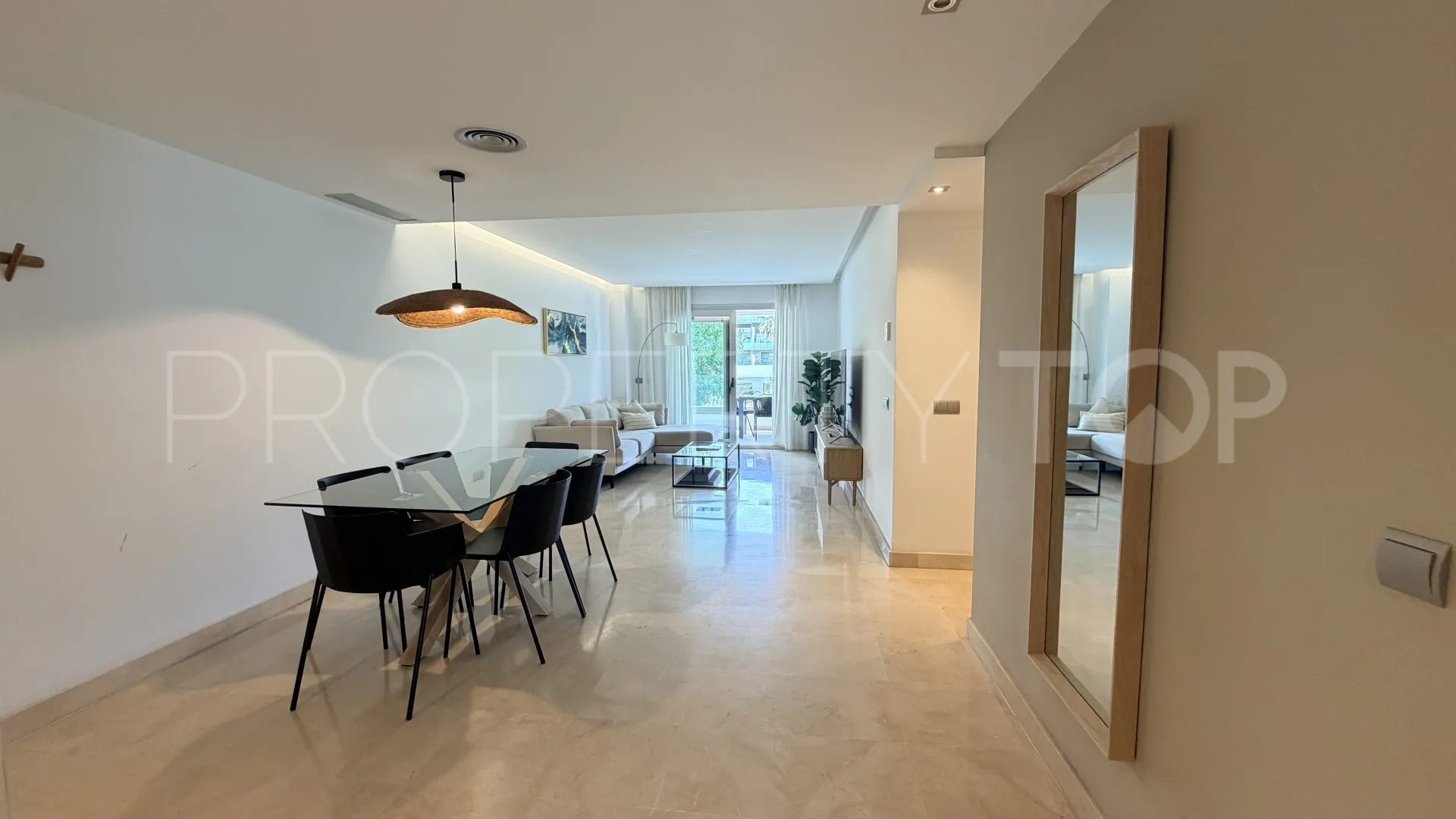 Buy apartment with 3 bedrooms in San Pedro Playa