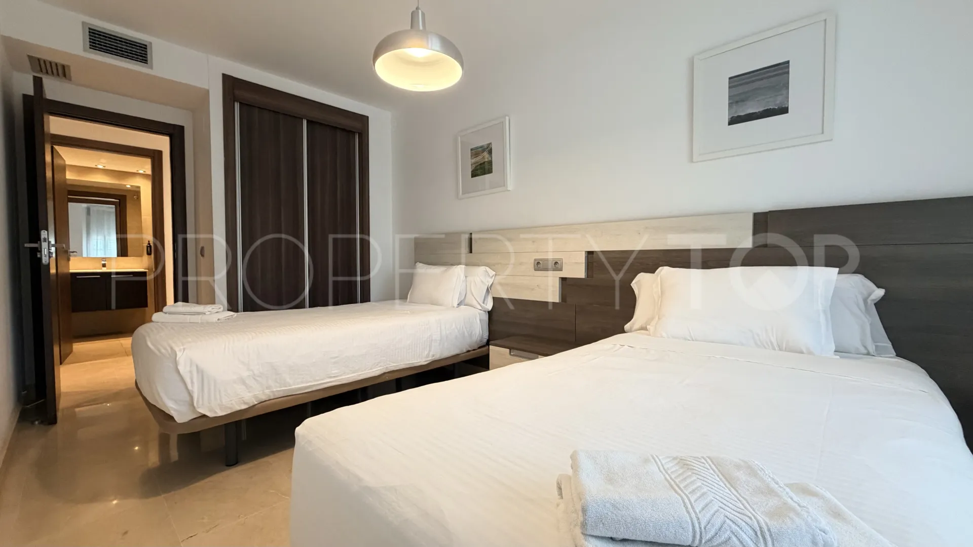 Buy apartment with 3 bedrooms in San Pedro Playa