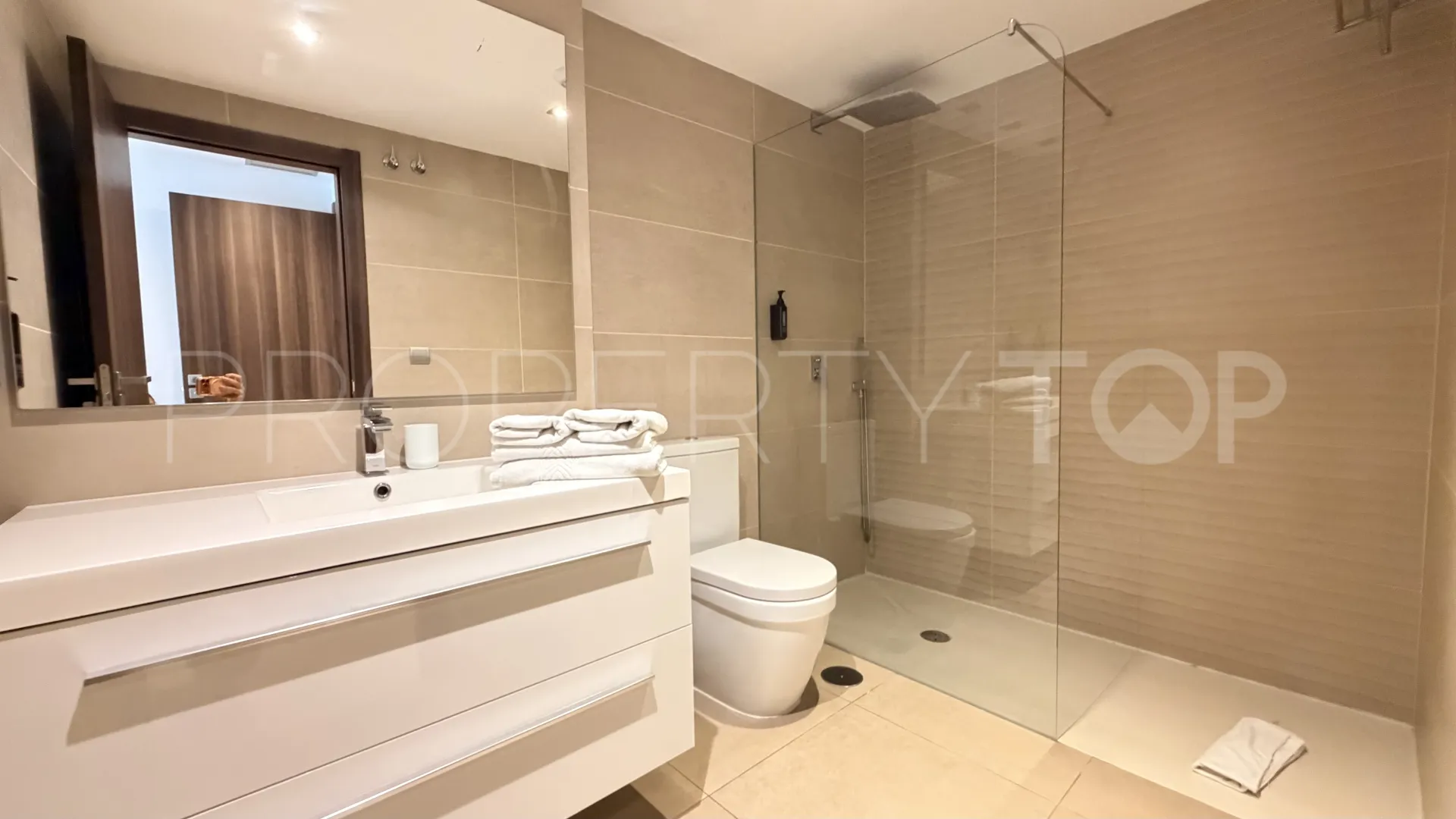 Buy apartment with 3 bedrooms in San Pedro Playa