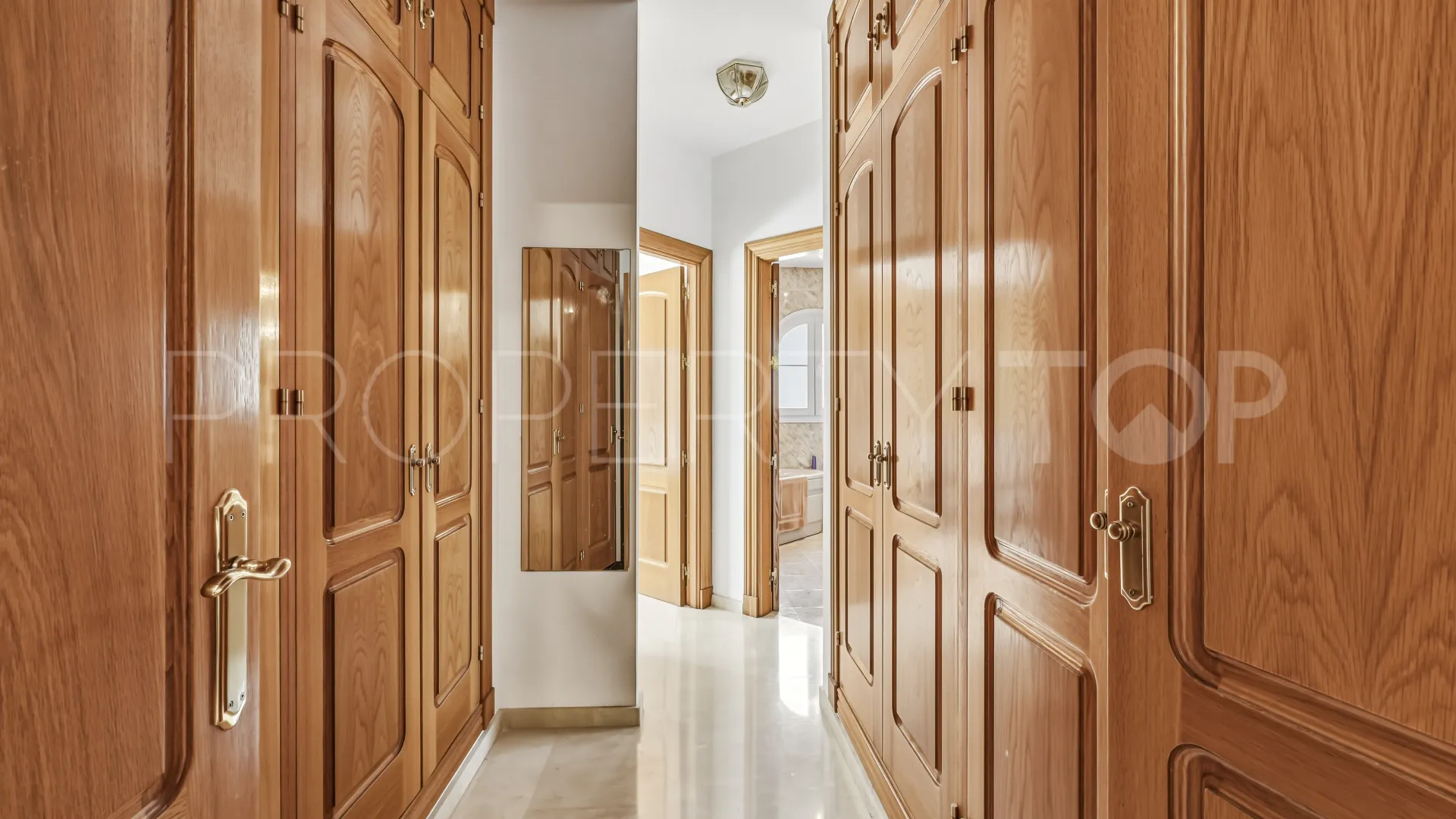 Buy 5 bedrooms chalet in Benalmadena