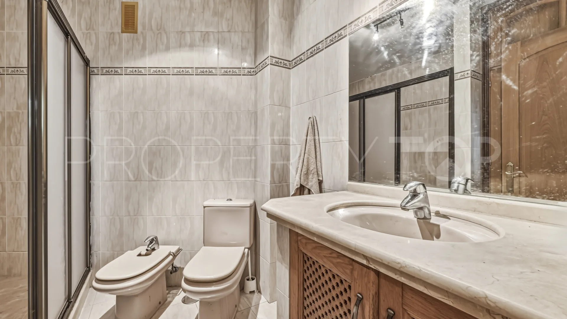 Buy 5 bedrooms chalet in Benalmadena