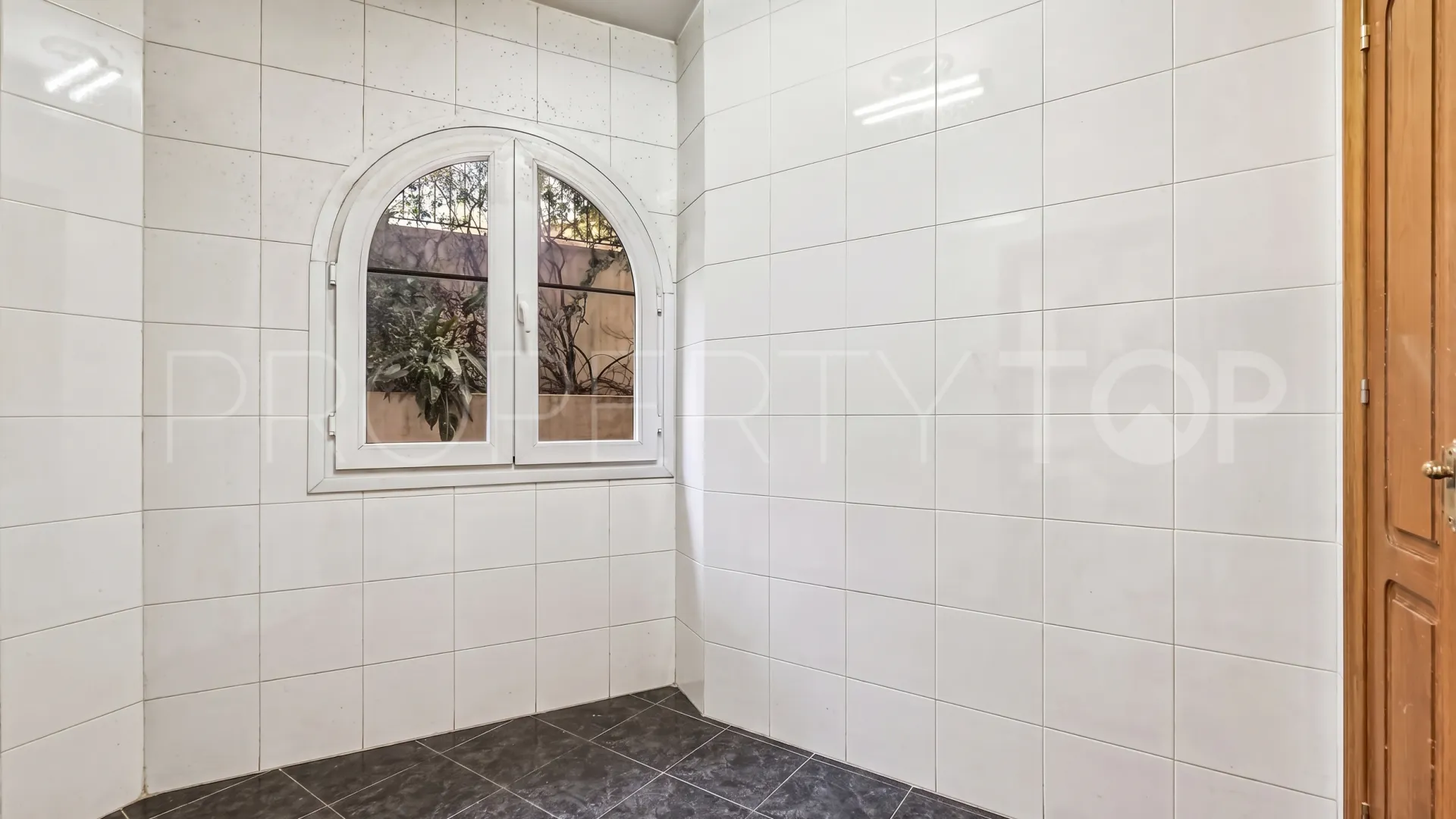 Buy 5 bedrooms chalet in Benalmadena