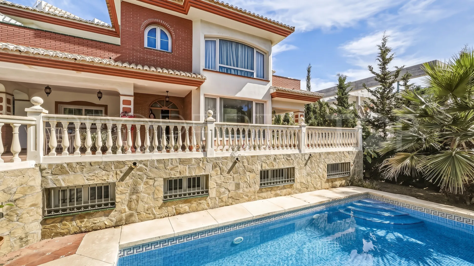 Buy 5 bedrooms chalet in Benalmadena