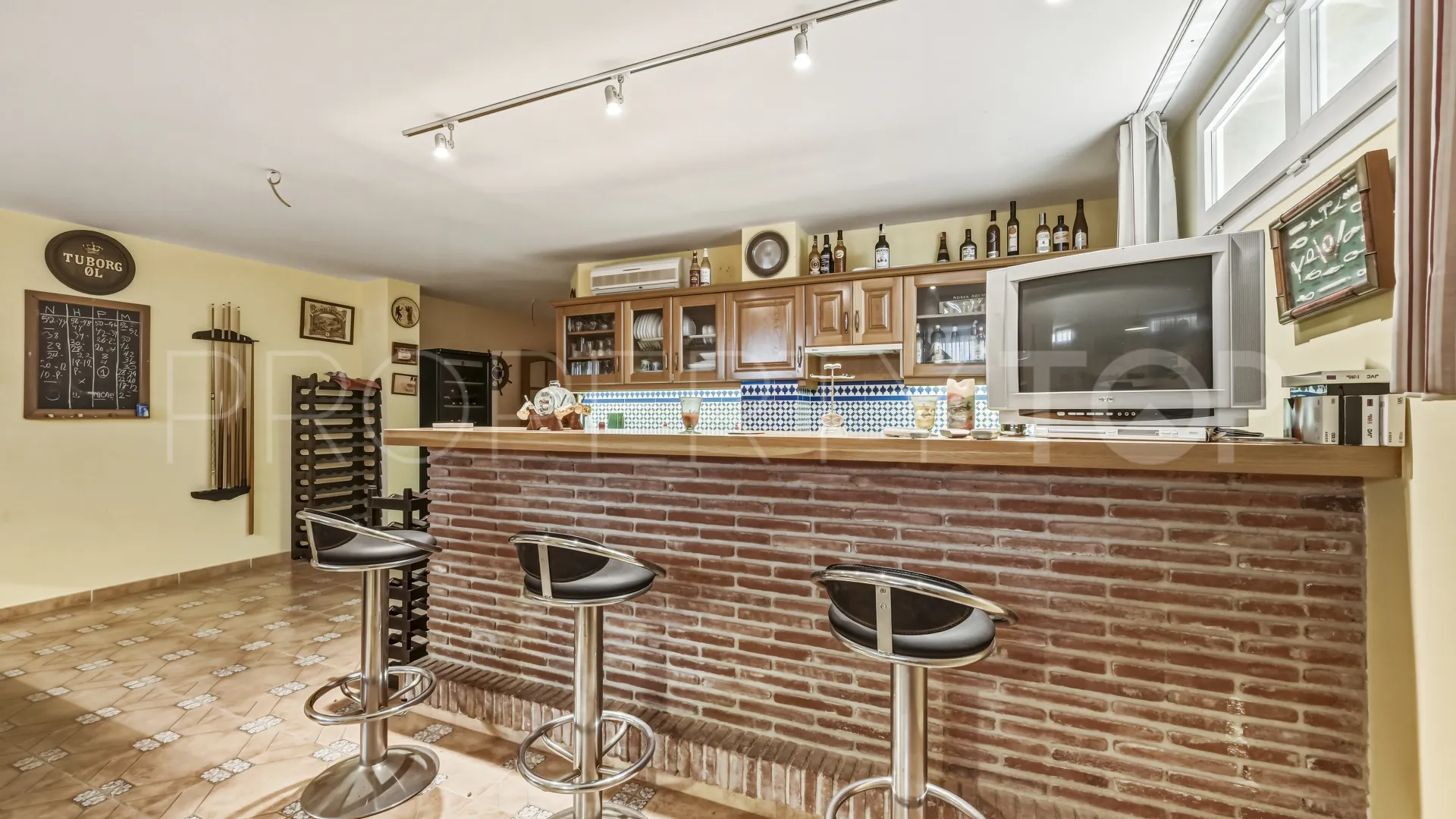 Buy 5 bedrooms chalet in Benalmadena