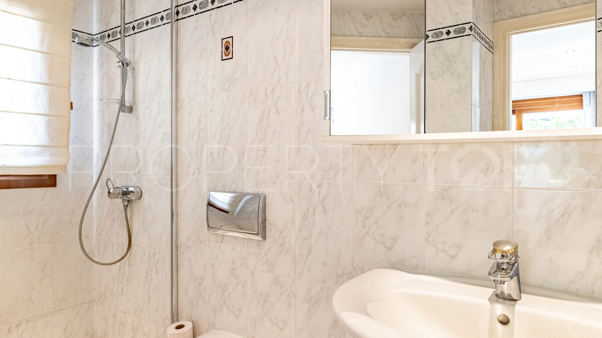 Se vende chalet de 5 dormitorios en Costalita