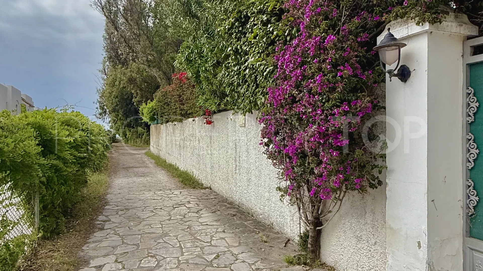 Se vende chalet de 5 dormitorios en Costalita