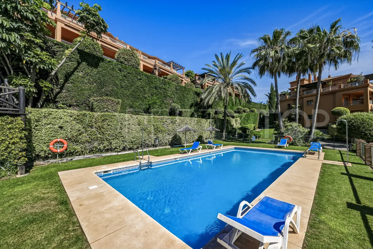 Comprar apartamento planta baja de 2 dormitorios en Benatalaya