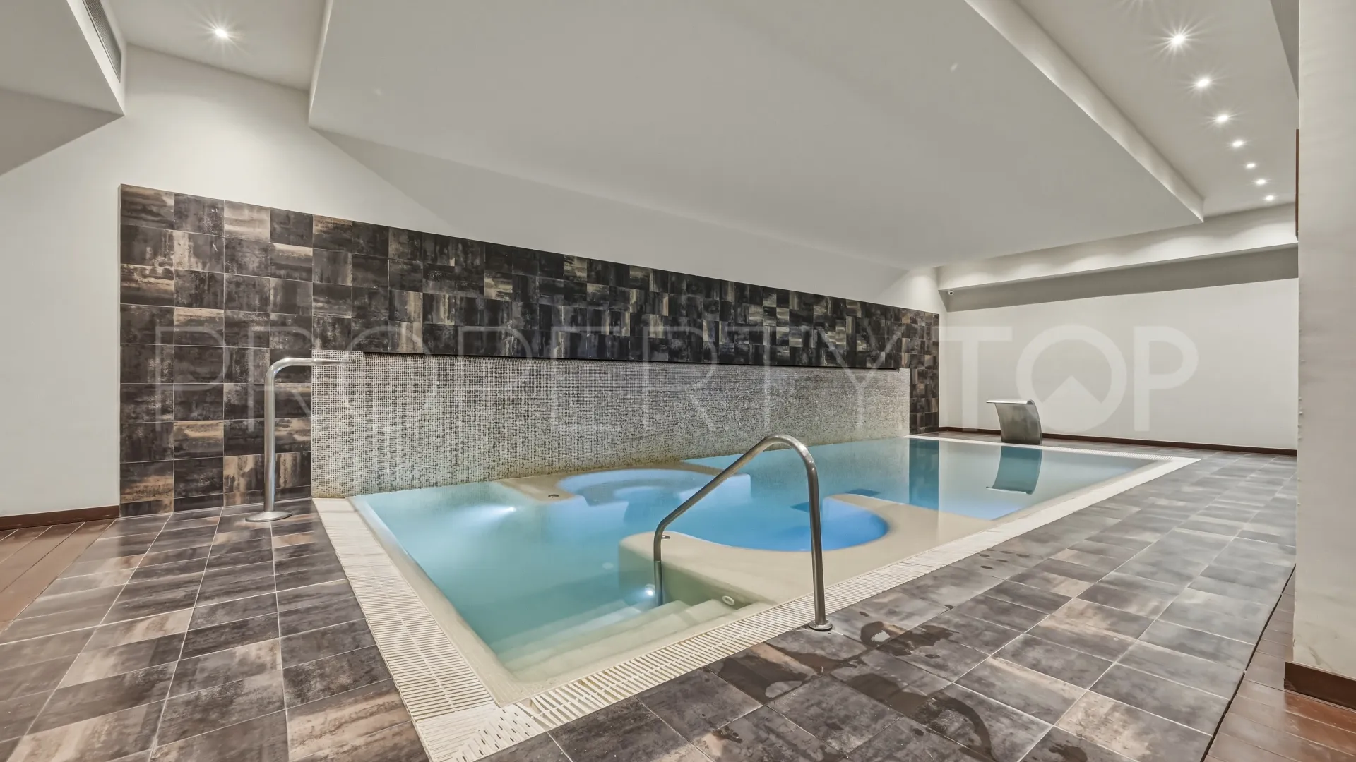 Comprar apartamento planta baja de 2 dormitorios en Benatalaya