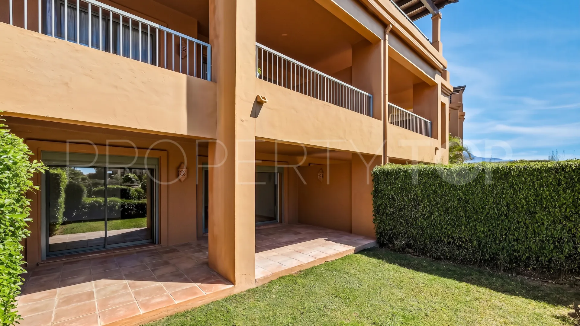 Buy ground floor apartment in Benatalaya