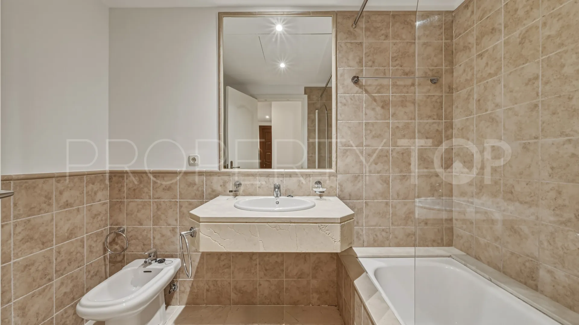 Buy ground floor apartment in Benatalaya