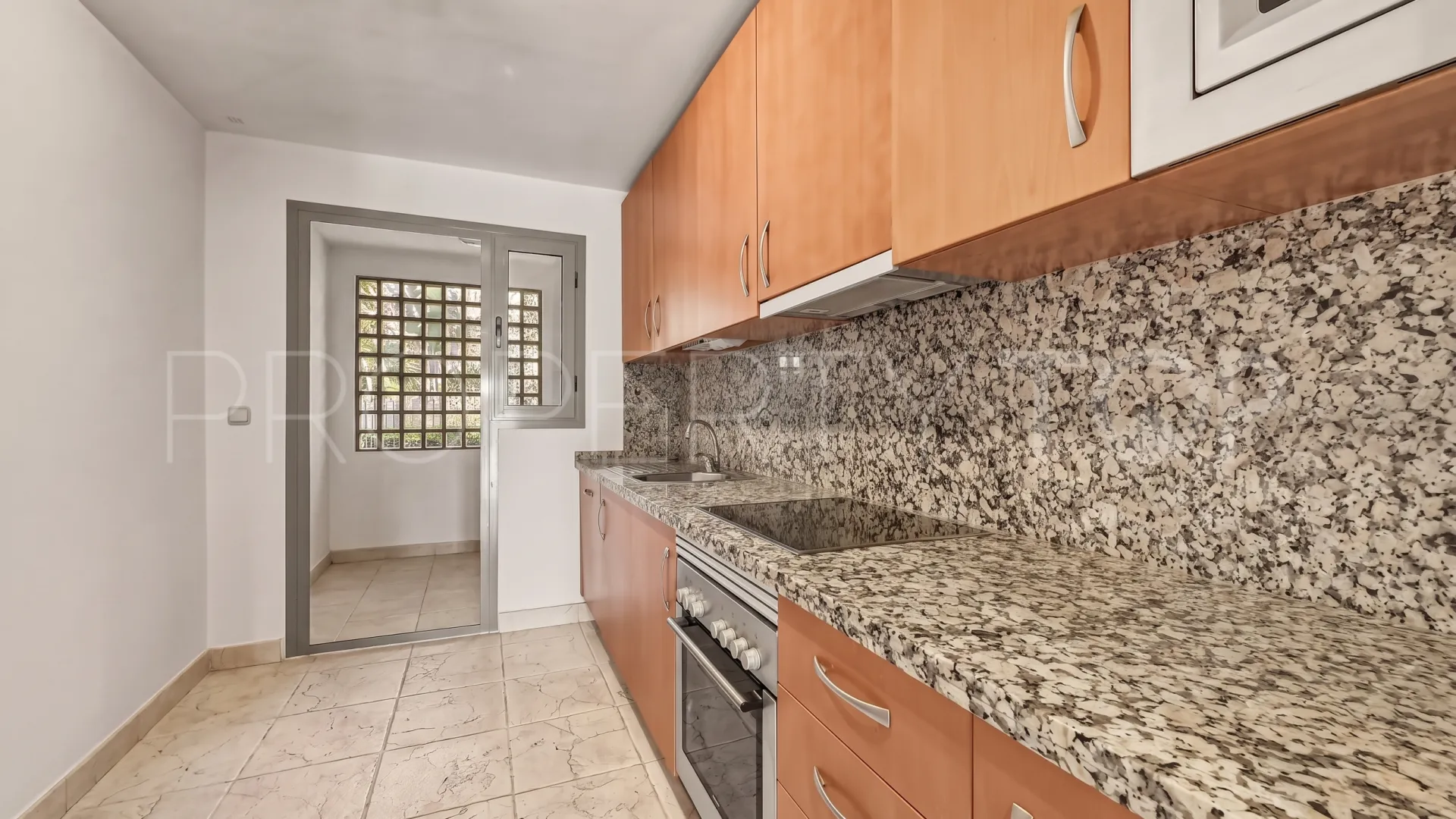 Buy ground floor apartment in Benatalaya