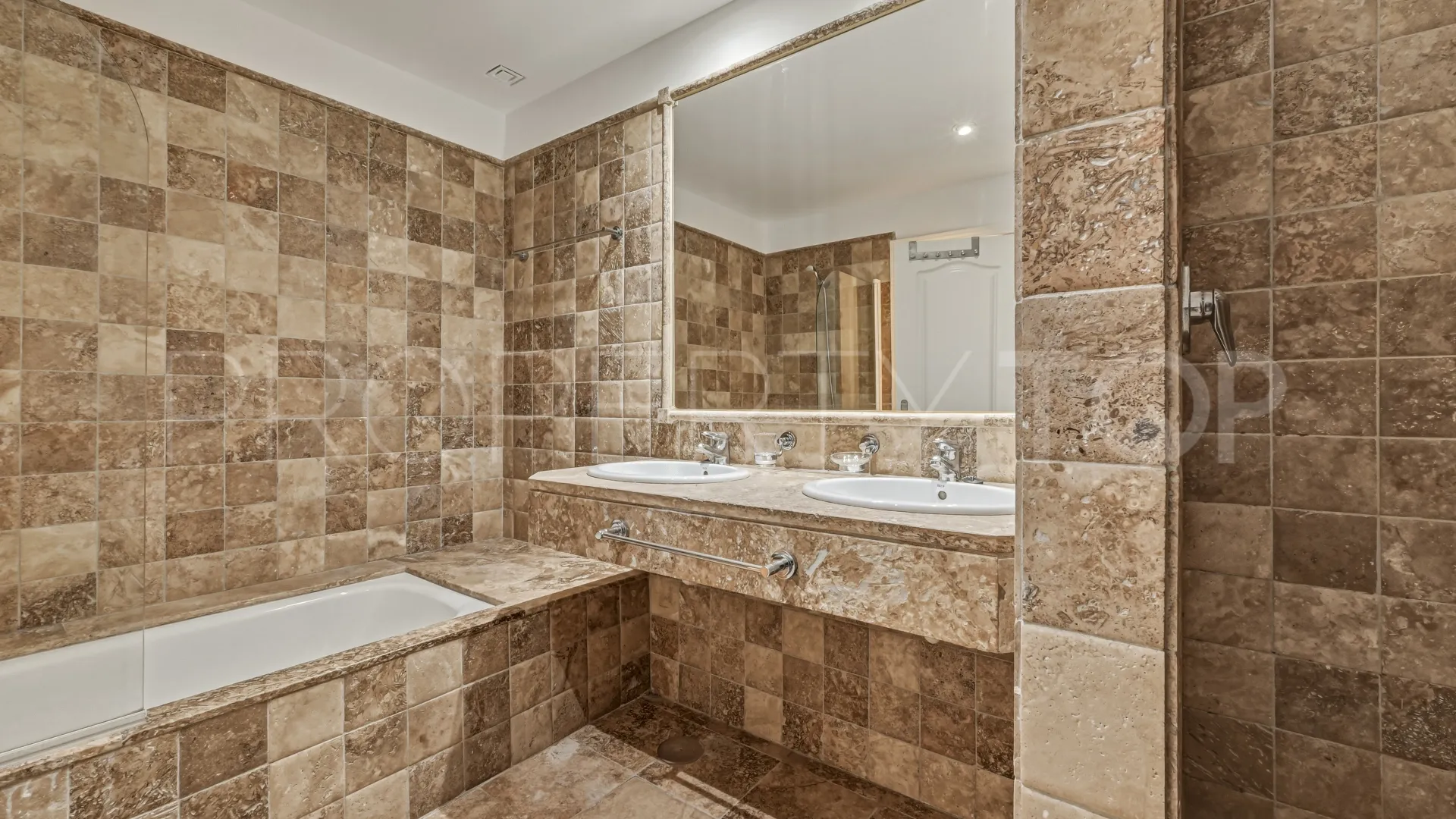 Buy ground floor apartment in Benatalaya