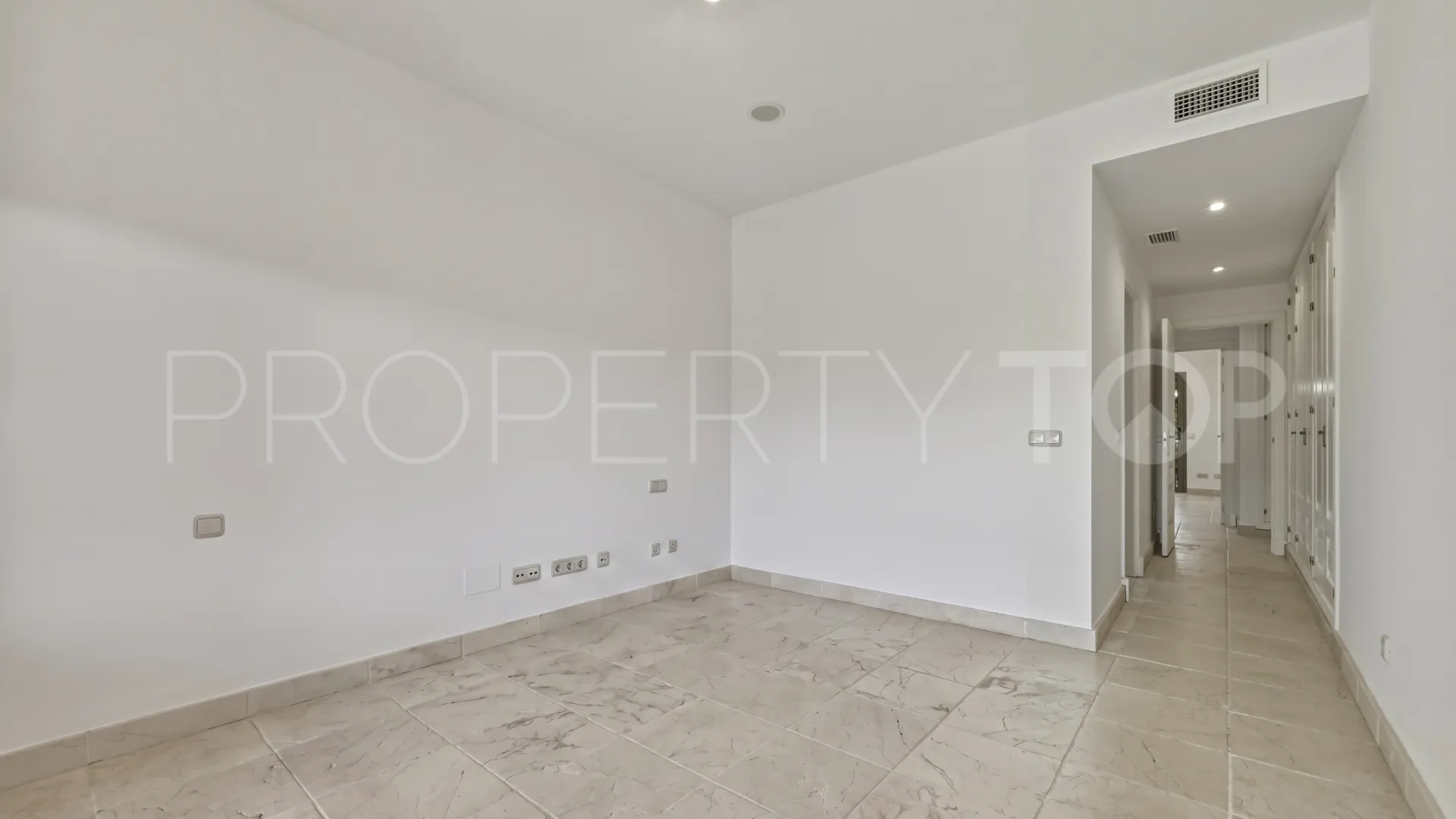 Buy ground floor apartment in Benatalaya
