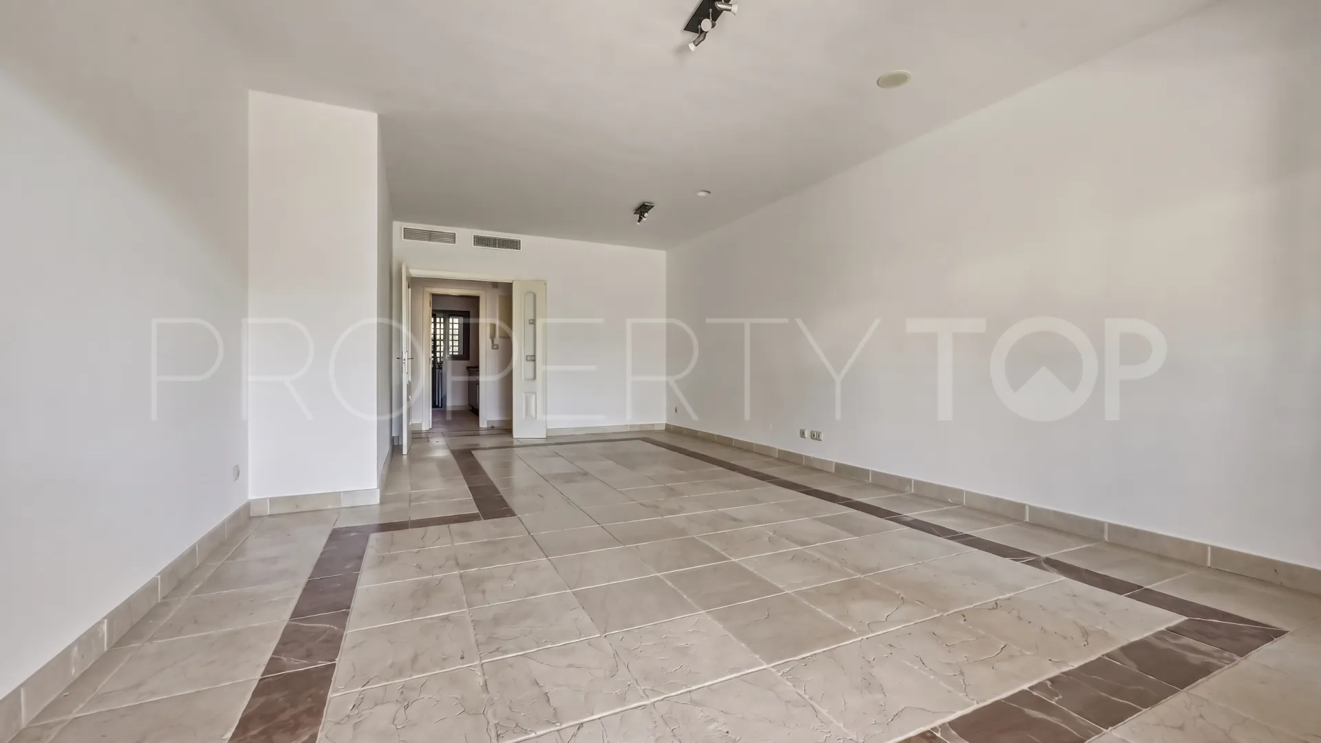 Buy ground floor apartment in Benatalaya