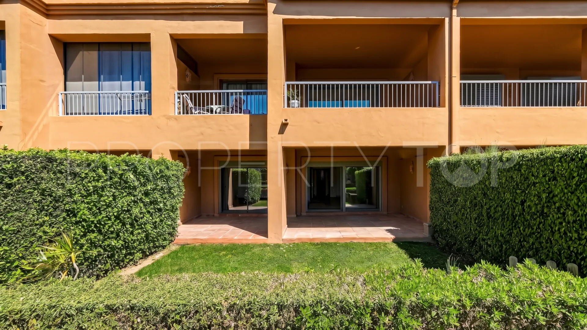 Buy ground floor apartment in Benatalaya