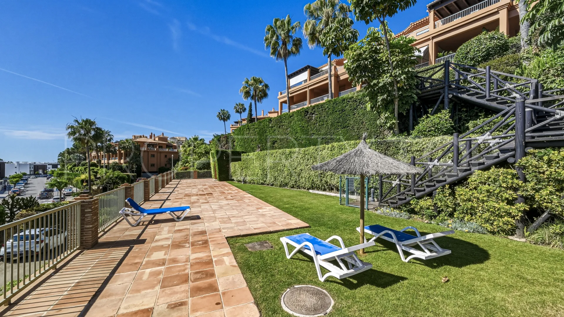 Buy ground floor apartment in Benatalaya