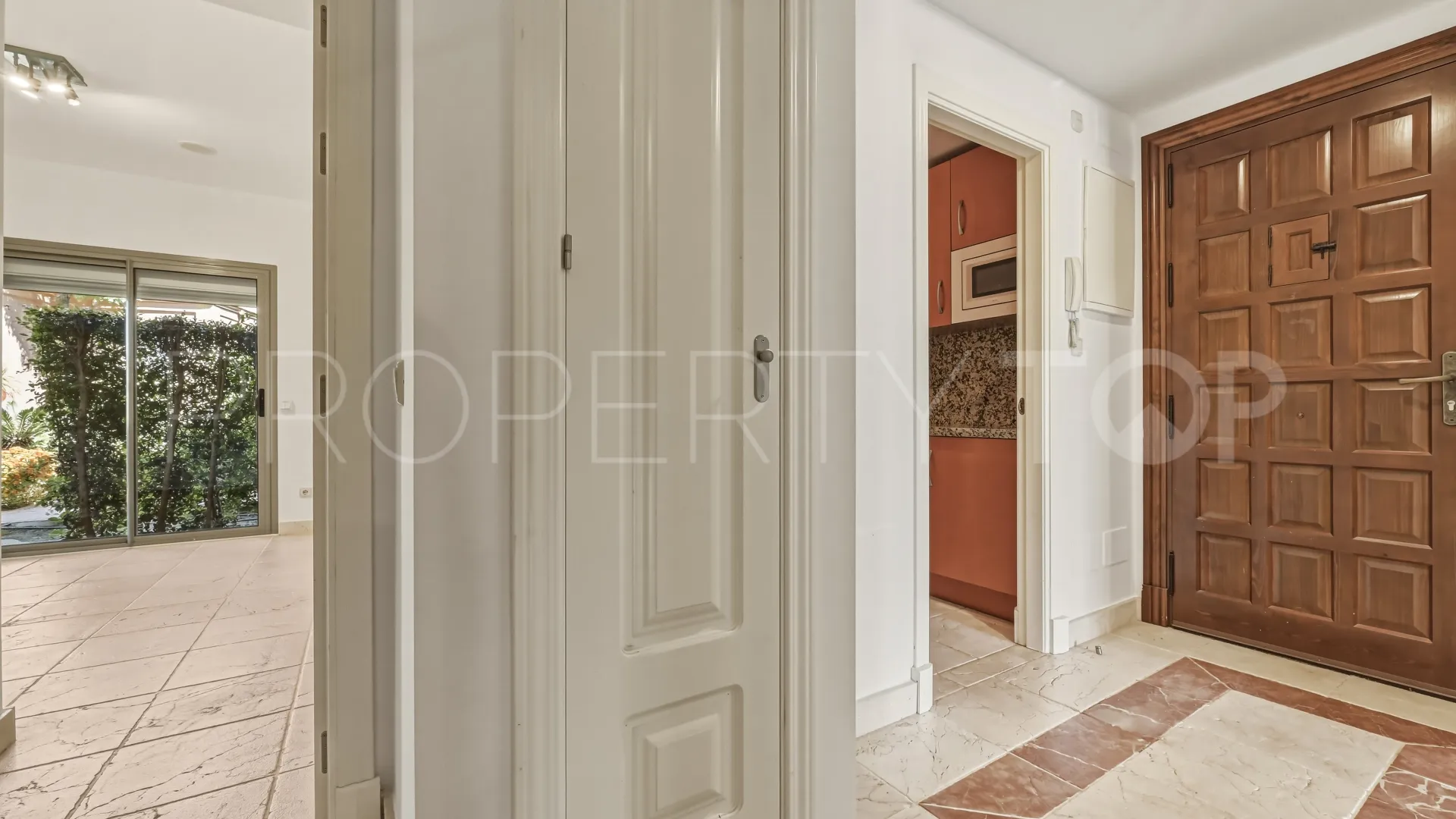 Buy ground floor apartment in Benatalaya