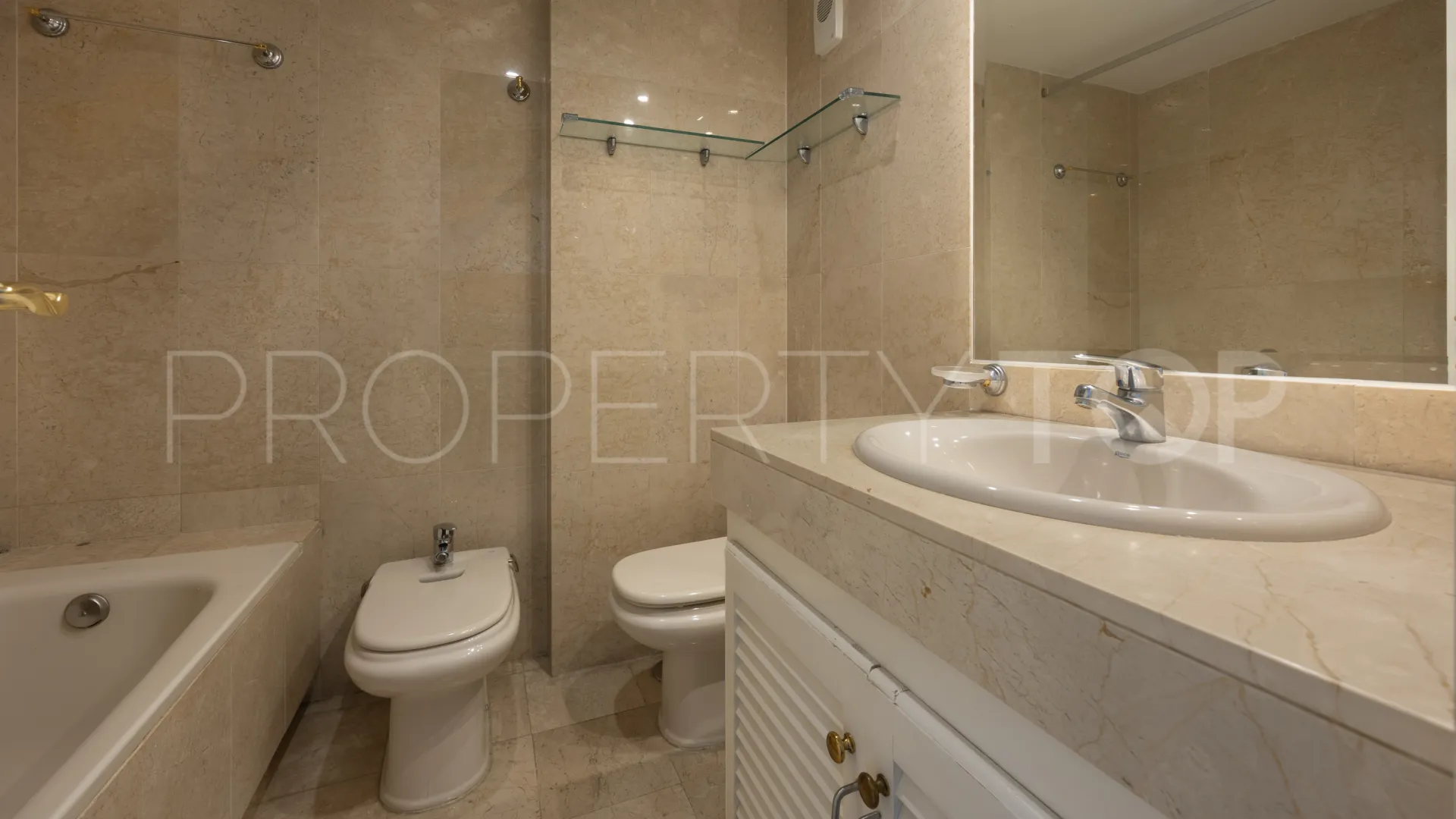 2 bedrooms apartment in Señorio de Aloha for sale